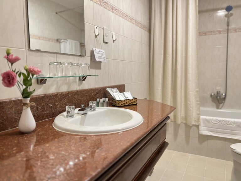 Executive Riverview - Bathroom