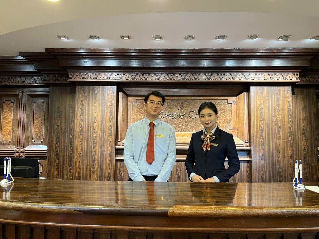 Riverside Hotel Saigon - Reception counter